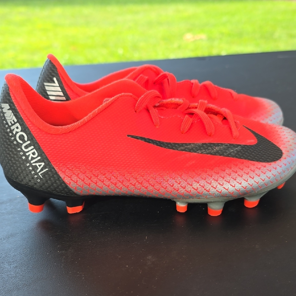 Nike Red and Black Soccer Cleats Sleek Design